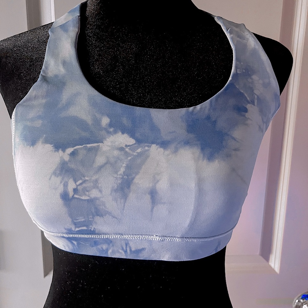NWOT Lululemon New custom tie dye sports bra. Size 8. Periwinkle blue.